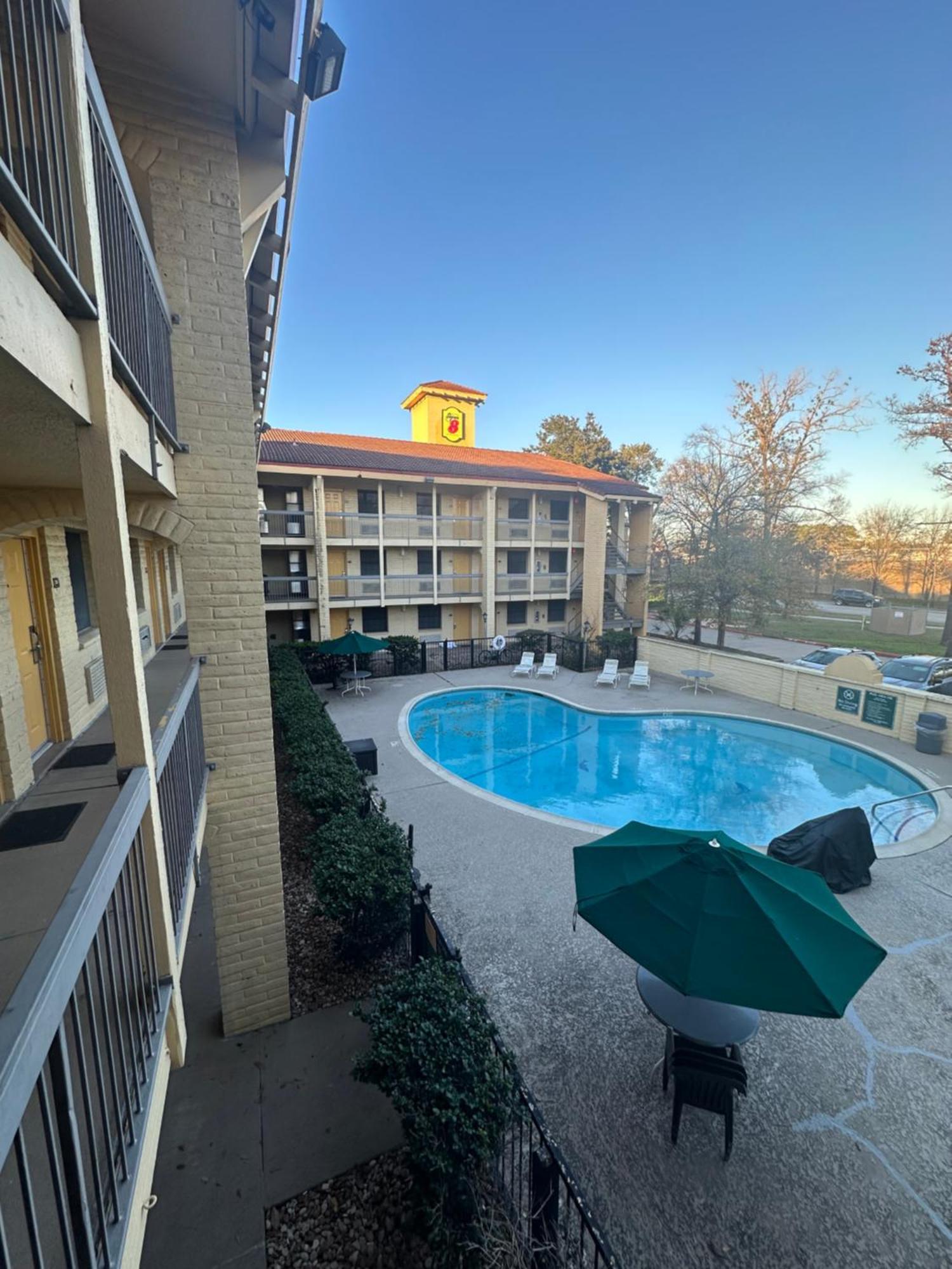 Super 8 By Wyndham The Woodlands North Hotell Eksteriør bilde