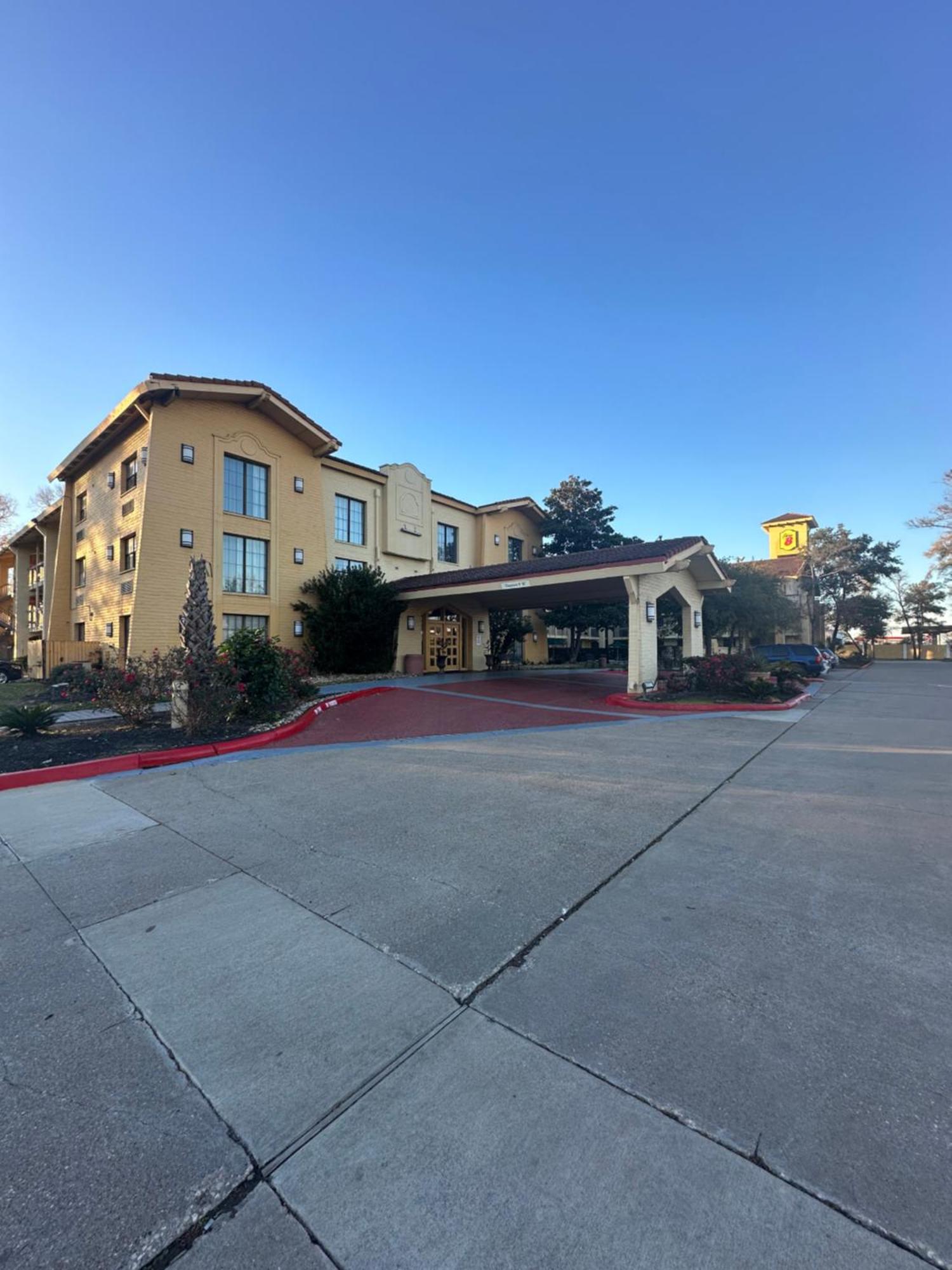 Super 8 By Wyndham The Woodlands North Hotell Eksteriør bilde