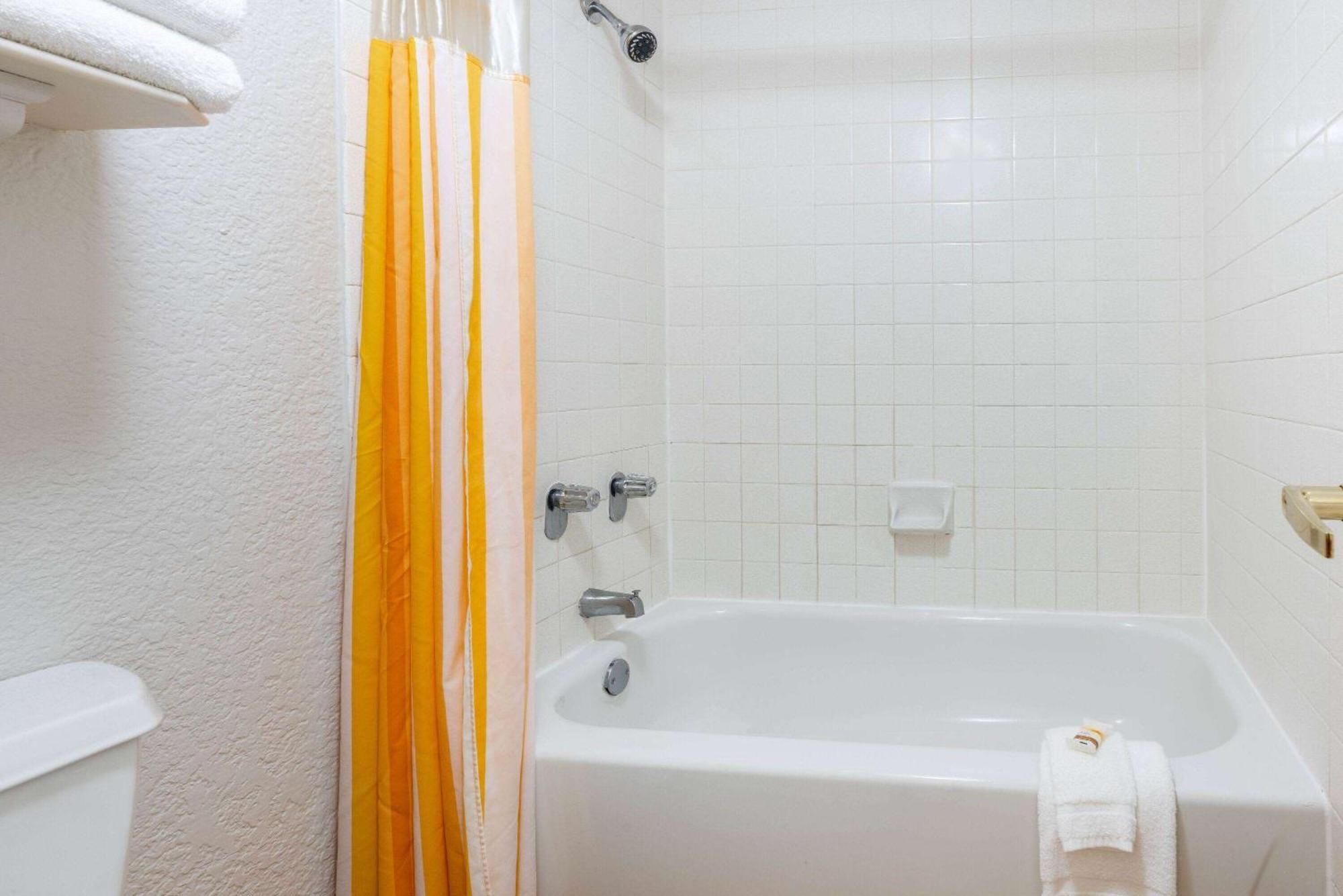Super 8 By Wyndham The Woodlands North Hotell Eksteriør bilde
