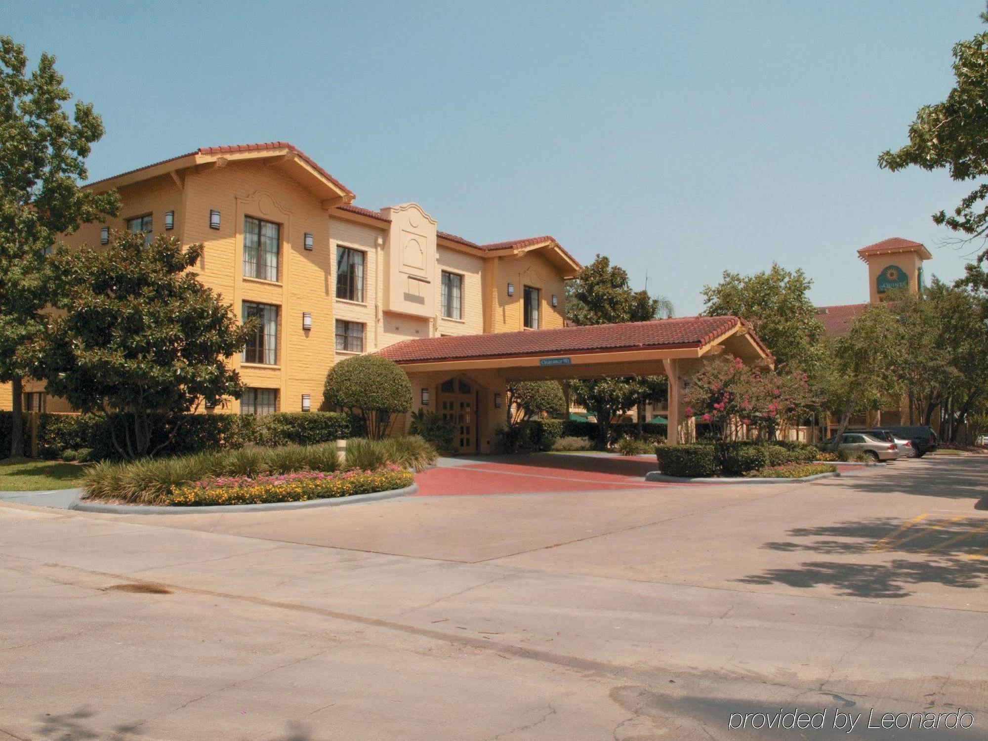 Super 8 By Wyndham The Woodlands North Hotell Eksteriør bilde